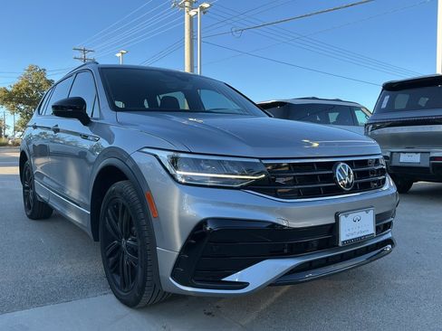 Used 2022 Volkswagen Tiguan SE R-Line image 9