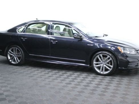 Used 2017 Volkswagen Passat 1.8T R-Line image 3