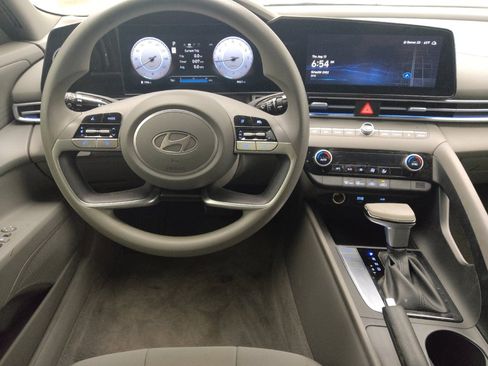 Used 2024 Hyundai Elantra SEL FWD image 22