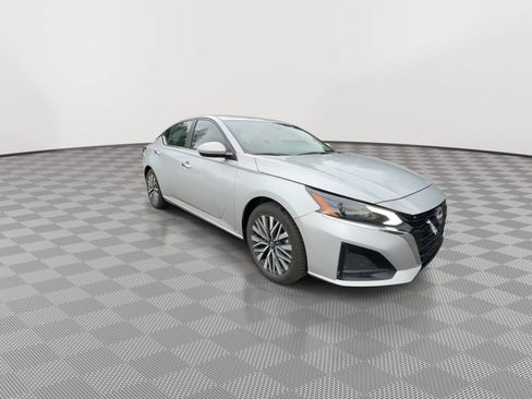 Used 2023 Nissan Altima 2.5 SV FWD image 2