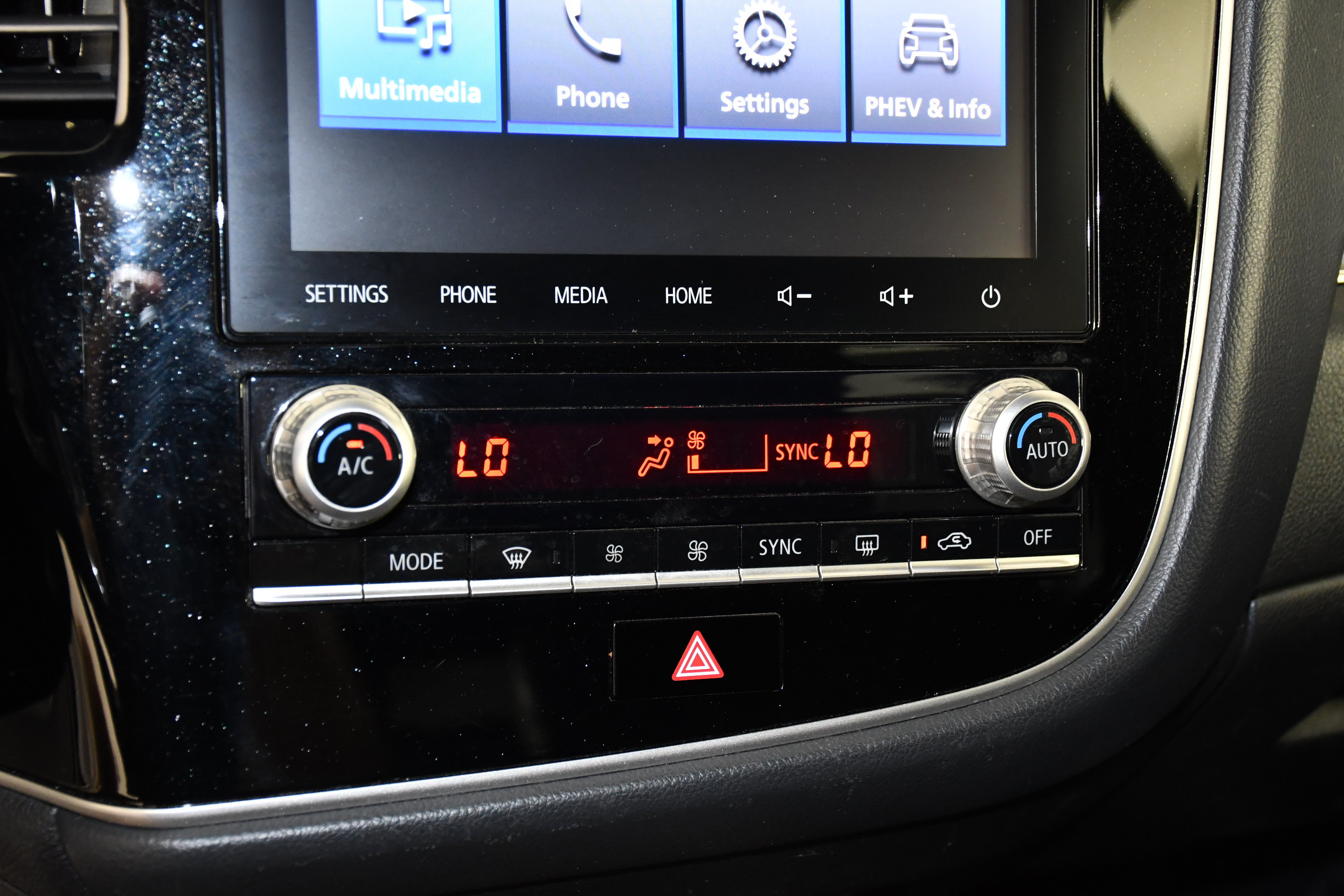 Used 2020 Mitsubishi Outlander SEL AWD/4WD image 29