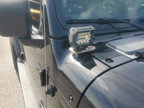 Used 2021 Jeep Wrangler Unlimited Sahara AWD/4WD image 6