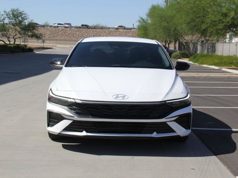 Used 2025 Hyundai Elantra Sport FWD image 2