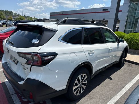 Used 2022 Subaru Outback Premium AWD/4WD image 5