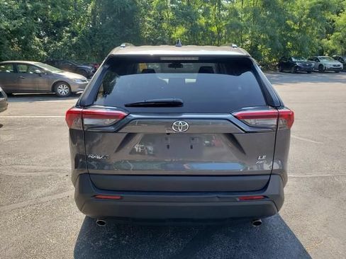 Used 2019 Toyota RAV4 LE AWD/4WD image 4