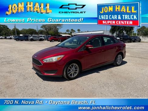 Used 2017 Ford Focus SE FWD image 2