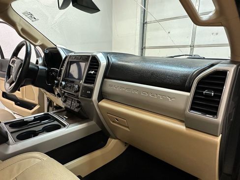 Used 2018 Ford F250 Lariat image 23