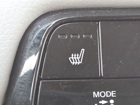 Certified 2025 Honda Pilot Touring image 8
