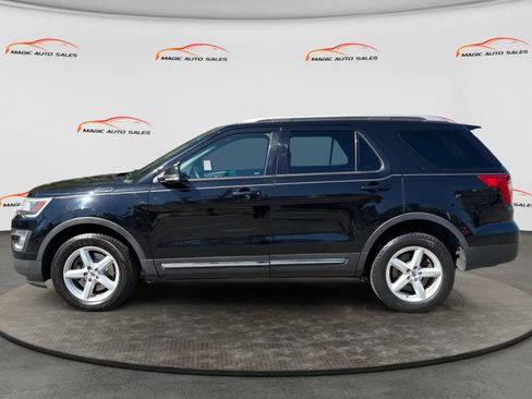 Used 2017 Ford Explorer XLT AWD/4WD image 7