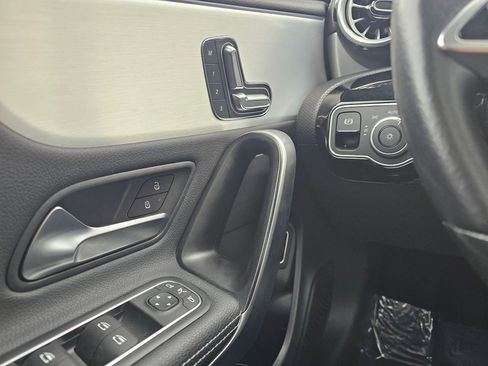 Used 2025 Mercedes-Benz CLA 250 4MATIC image 31