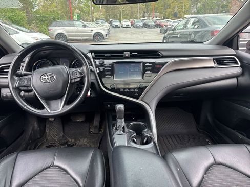 Used 2018 Toyota Camry SE w/ Moonroof Package image 10