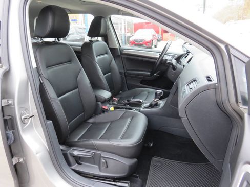 Used 2017 Volkswagen Golf Wolfsburg Edition image 10
