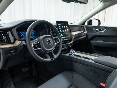 New 2026 Volvo XC60 B5 Core w/ Climate Package AWD/4WD image 12