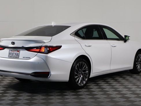 Certified 2025 Lexus ES 300h w/ Luxury Package image 2