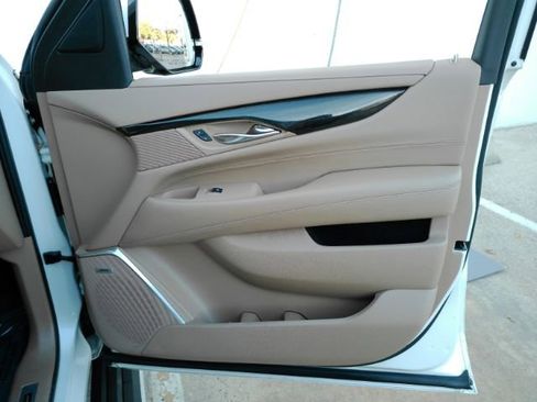 Used 2019 Cadillac Escalade Platinum image 22