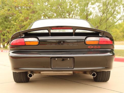 Used 1999 Chevrolet Camaro Z28 w/ SS Performance/Appearance Pkg RWD image 12
