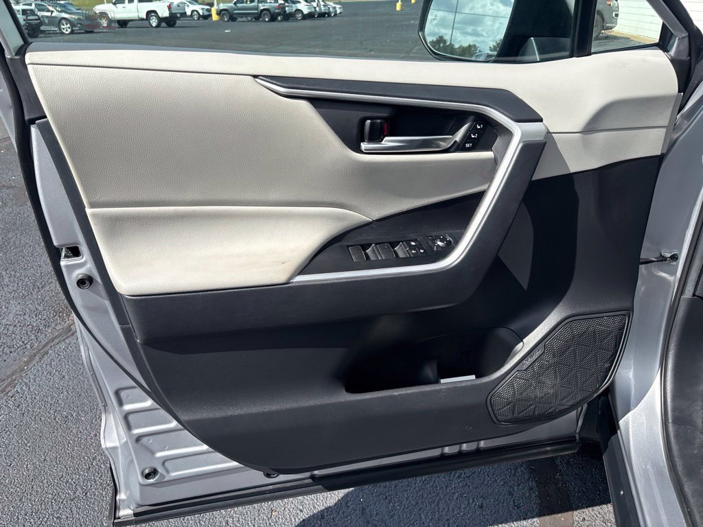 Used 2021 Toyota RAV4 XLE Premium AWD/4WD image 7