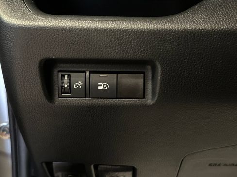 Used 2021 Toyota RAV4 LE FWD image 17