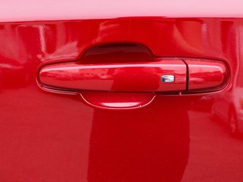 Used 2020 Chevrolet Traverse LT w/ Driver Confidence II Package image 9