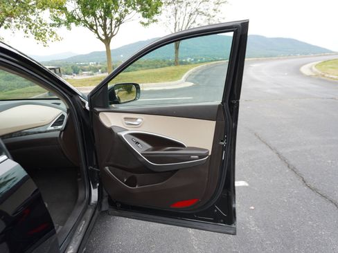 Used 2017 Hyundai Santa Fe Sport image 18