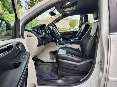 Used 2017 Dodge Grand Caravan SXT FWD image 5