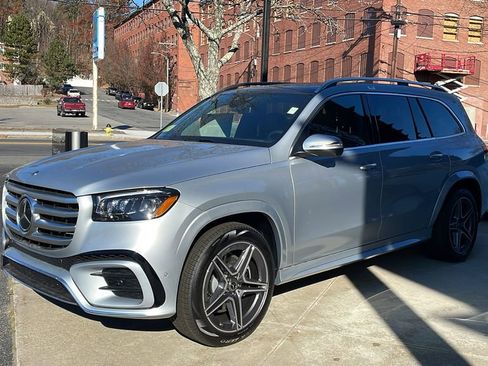 Certified 2025 Mercedes-Benz GLS 450 4MATIC image 3
