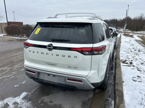 Used 2023 Nissan Pathfinder SL image 5