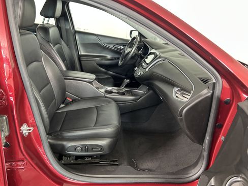 Used 2017 Chevrolet Malibu LT w/ Leather Package FWD image 26