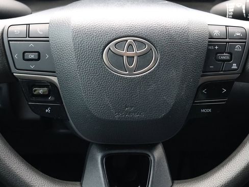 Used 2025 Toyota Camry LE FWD image 17