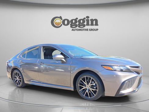 Used 2024 Toyota Camry SE image 9
