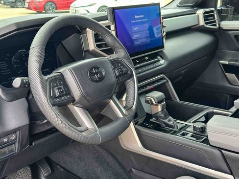 Used 2025 Toyota Tundra Limited AWD/4WD image 12