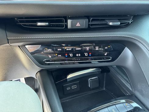 Used 2023 Buick Envision Essence FWD image 19