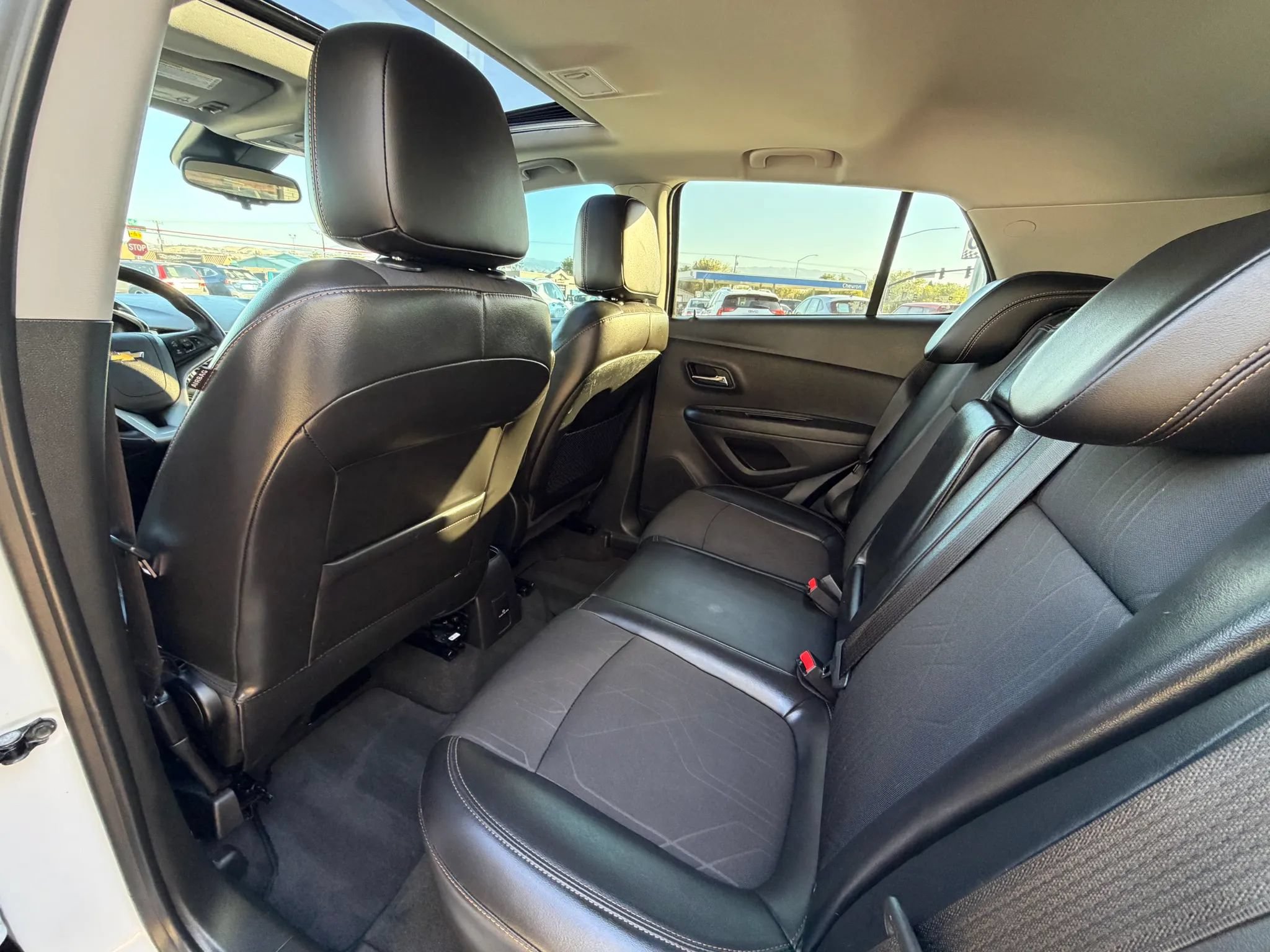 Used 2019 Chevrolet Trax LT w/ Sun & Sound Package AWD/4WD image 19