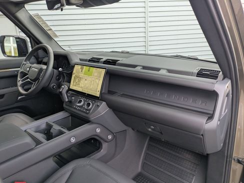 New 2026 Land Rover Defender 110 X-Dynamic SE AWD/4WD image 32