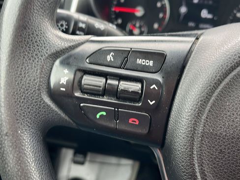 Used 2017 Kia Sorento AWD image 11