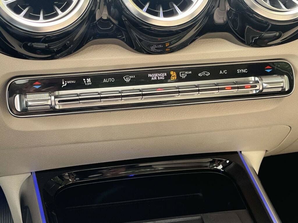 Certified 2023 Mercedes-Benz GLB 250 4MATIC w/ Premium Package image 27