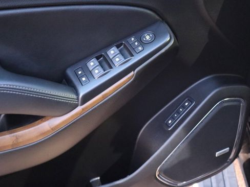 Used 2020 GMC Yukon Denali w/ Denali Premium Package image 11