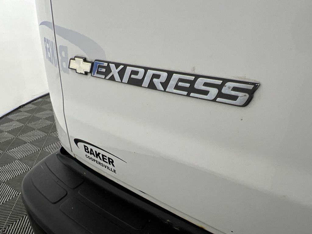 Used 2019 Chevrolet Express 2500 RWD image 27