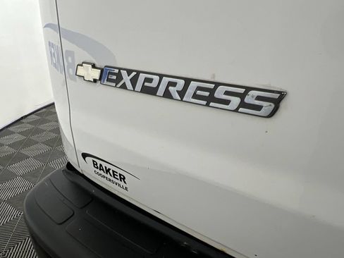 Used 2019 Chevrolet Express 2500 RWD image 27