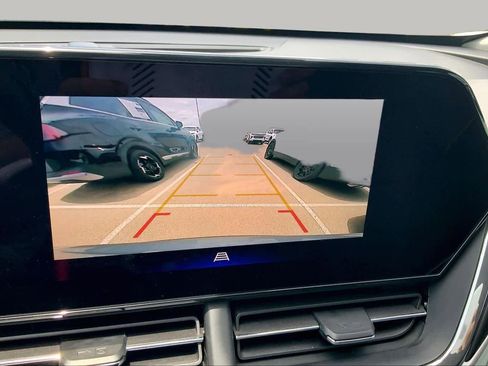 Used 2025 Chevrolet Trax ACTIV FWD image 27