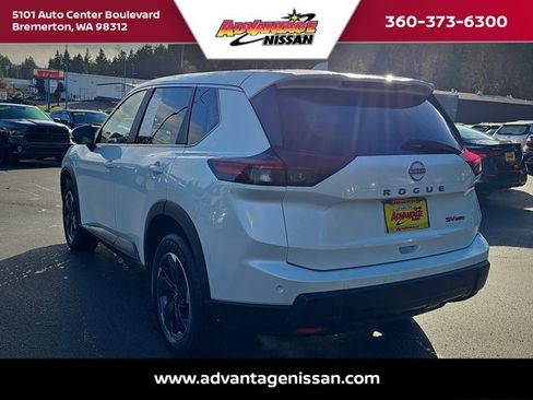 Used 2024 Nissan Rogue SV image 3