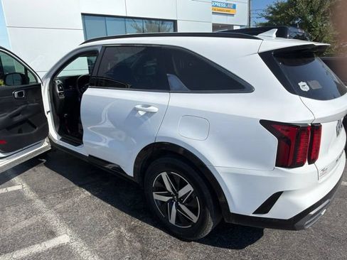 Used 2021 Kia Sorento S FWD image 2