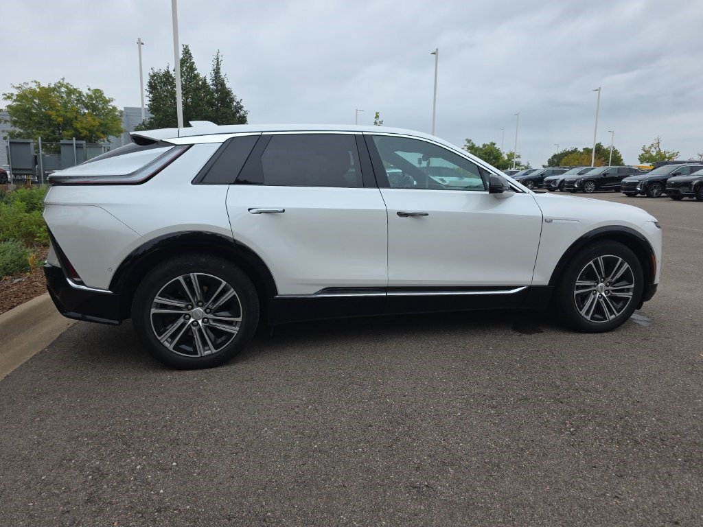 Used 2024 Cadillac Lyriq Luxury AWD/4WD image 9