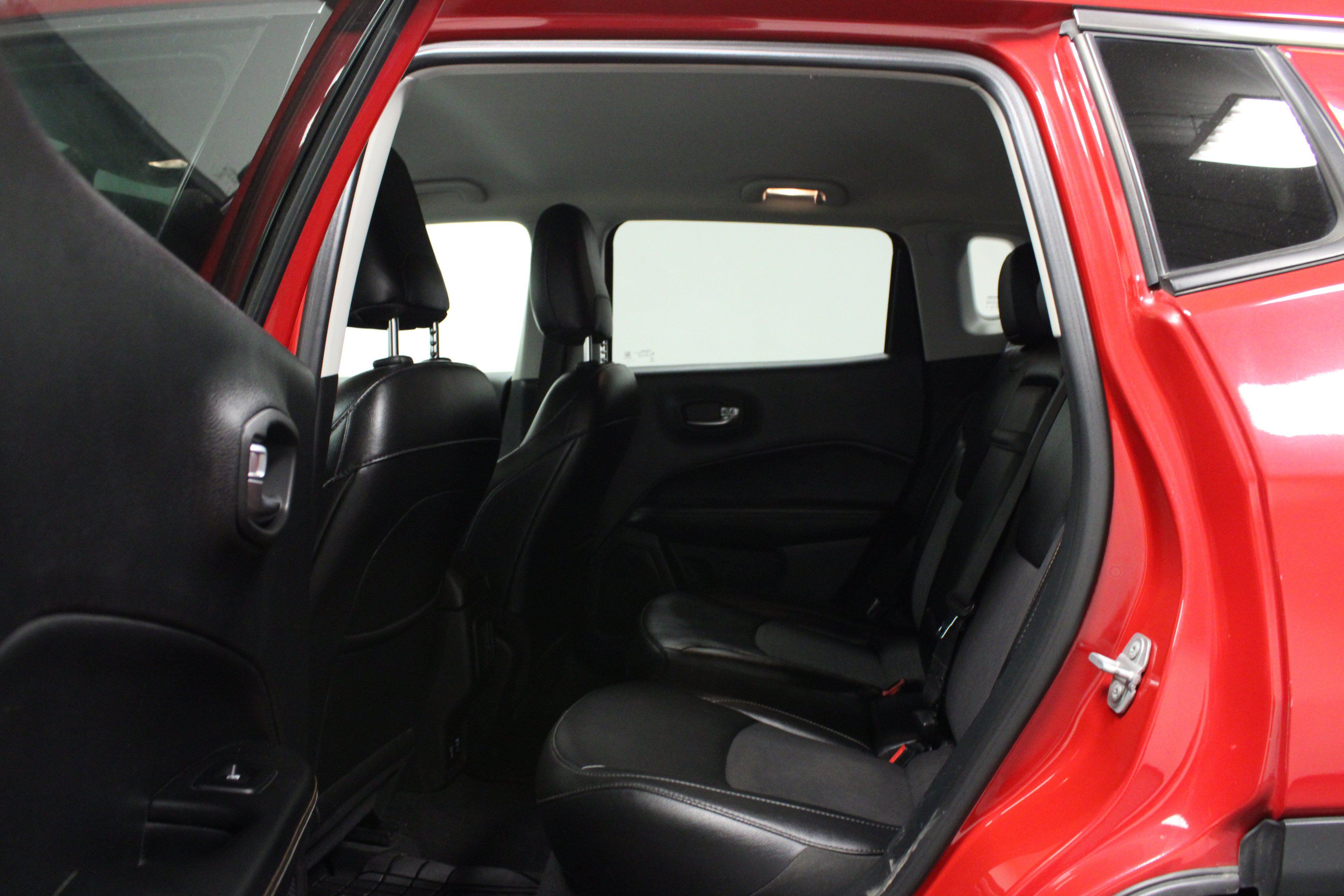 Used 2019 Jeep Compass Latitude w/ Popular Equipment Group AWD/4WD image 13