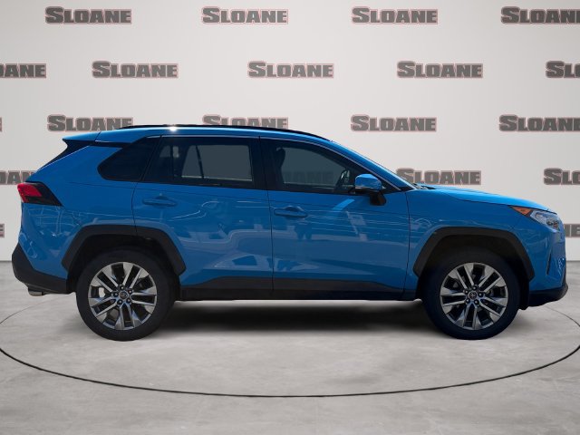 Used 2020 Toyota RAV4 XLE Premium FWD image 3