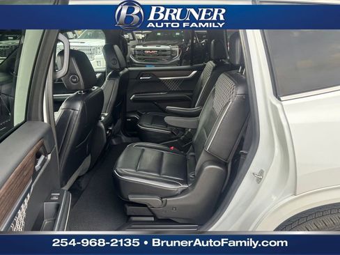 Used 2024 GMC Acadia Denali image 12