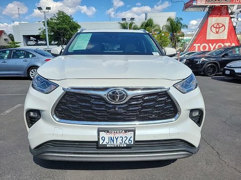 Used 2022 Toyota Highlander Platinum image 2