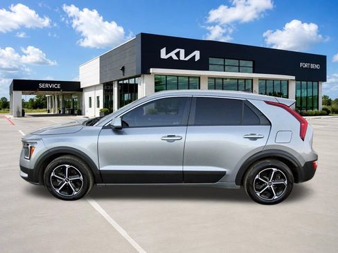 Used 2023 Kia Niro LX FWD image 7