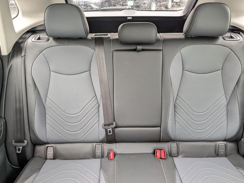 Certified 2025 Volkswagen Tiguan SE w/ Panoramic Sunroof Package AWD/4WD image 13