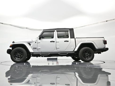 Used 2022 Jeep Gladiator Willys image 42